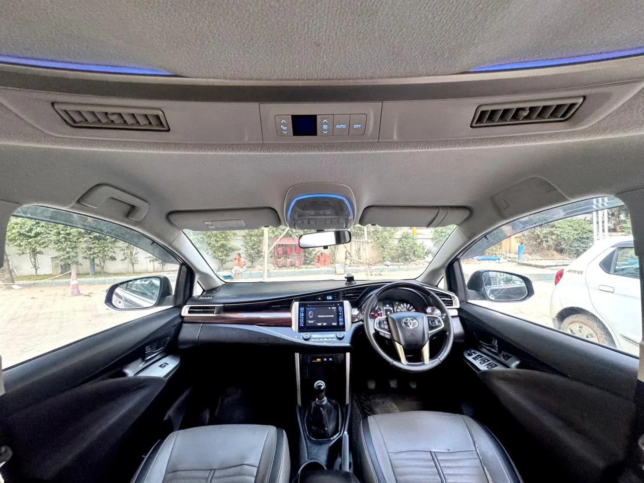 Toyota Innova Crysta - Thumbnail 7